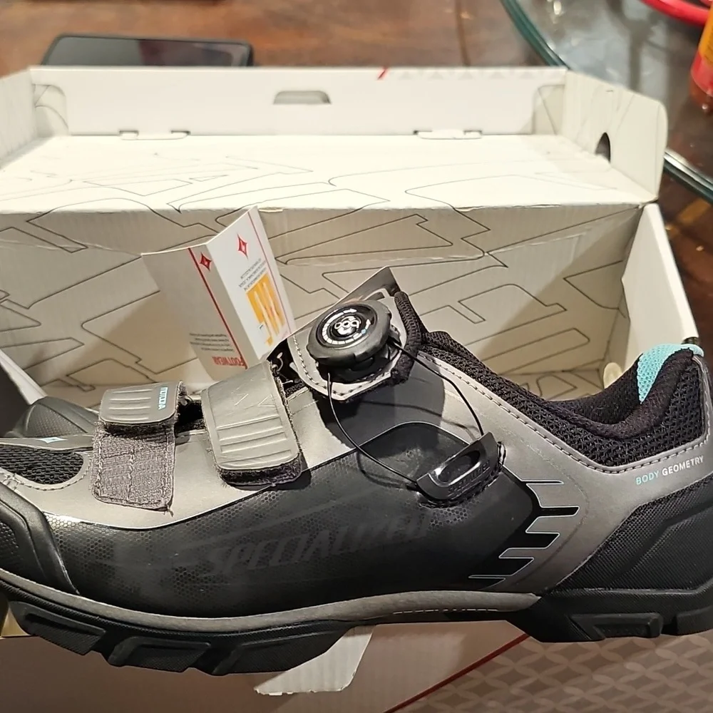 Specialized Motodiva WMN Sz 11 Black Titanium New In Box